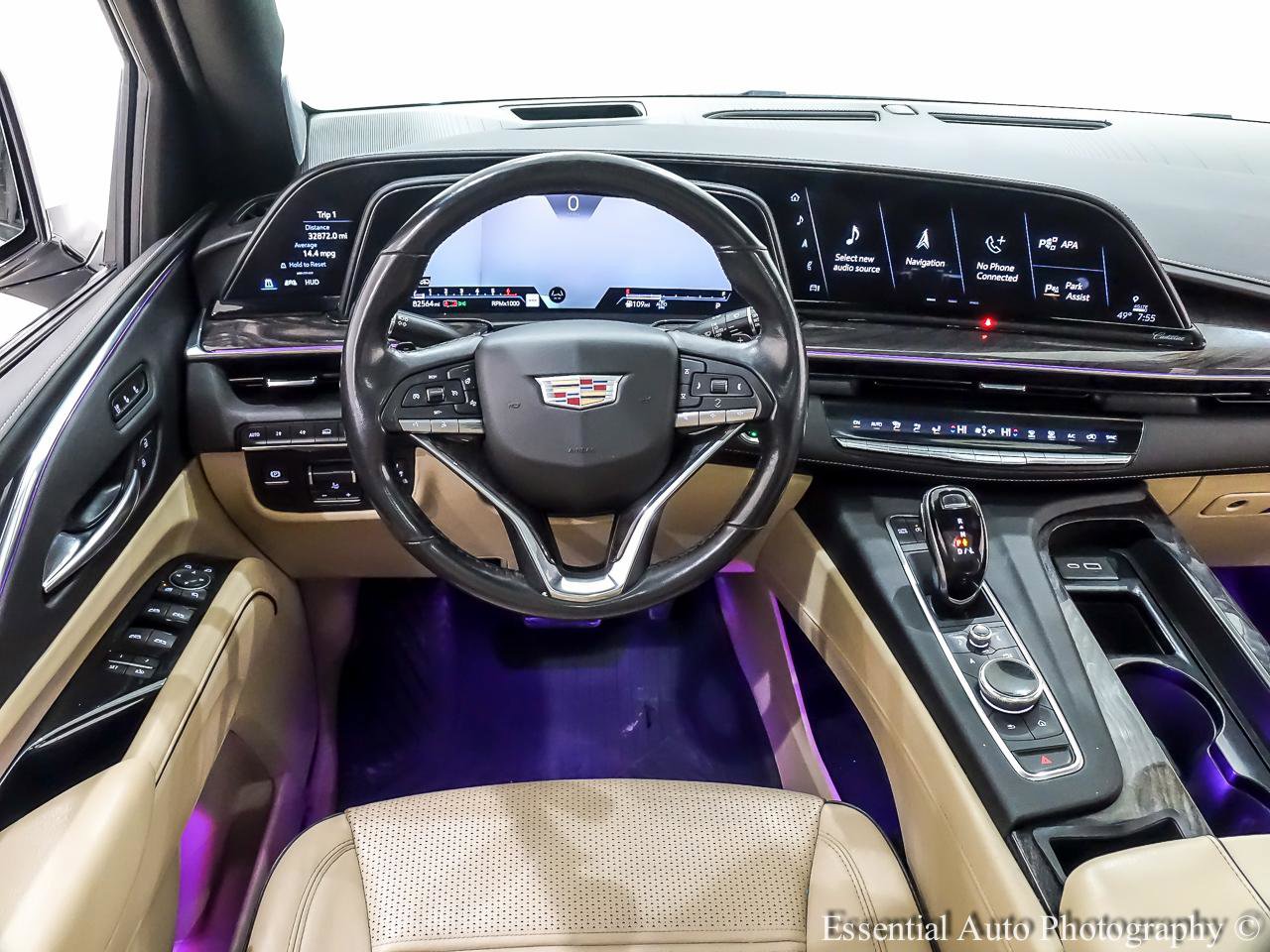 Used 2021 Cadillac Escalade ESV Premium Luxury w/ Driver Assist Tech Package AWD/4WD image 19