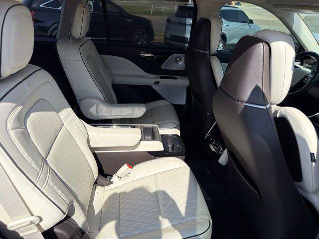 Used 2021 Lincoln Aviator Black Label w/ Class IV Trailer Tow Package AWD/4WD image 26