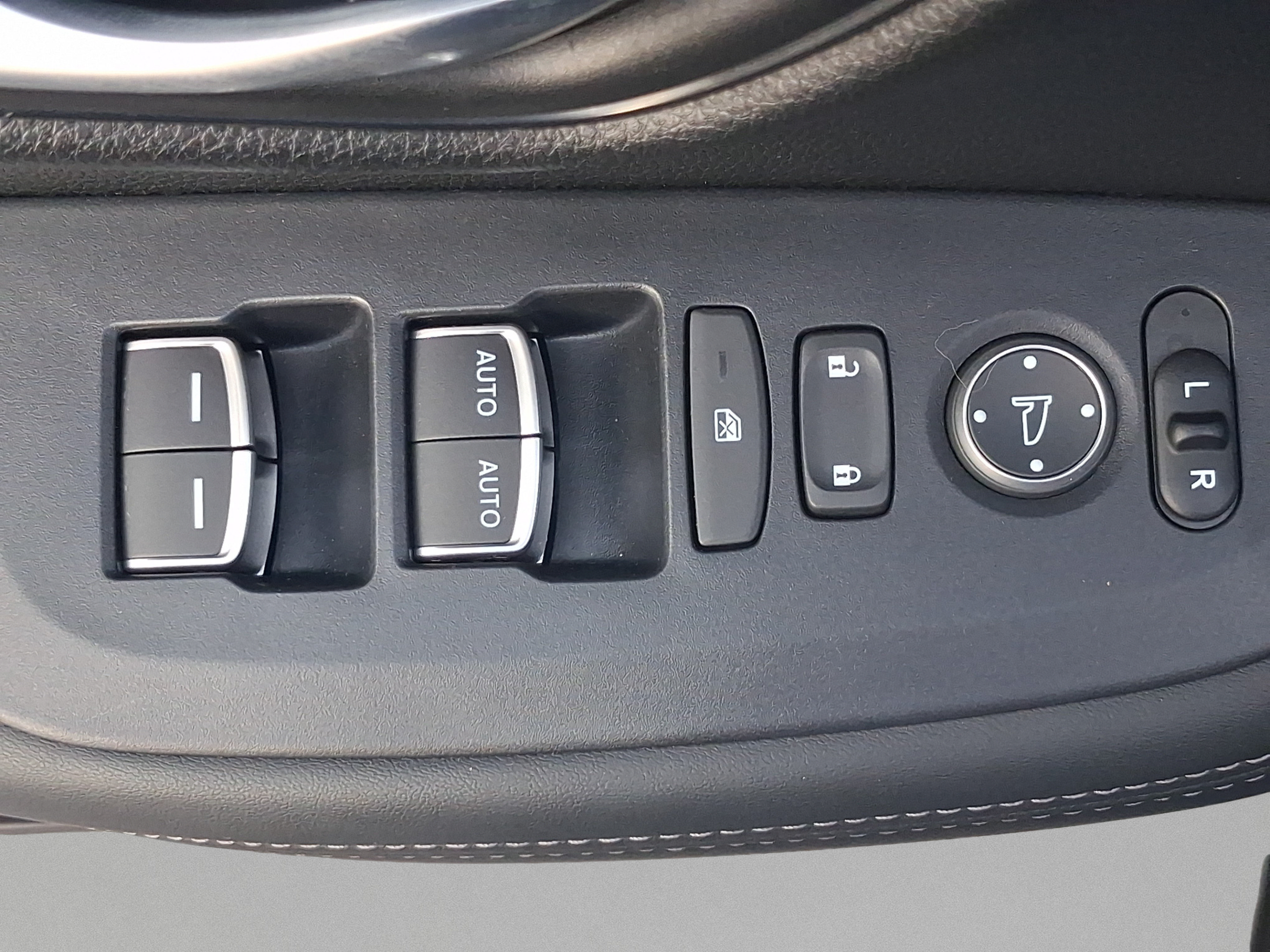 Used 2026 Honda HR-V EX-L image 12