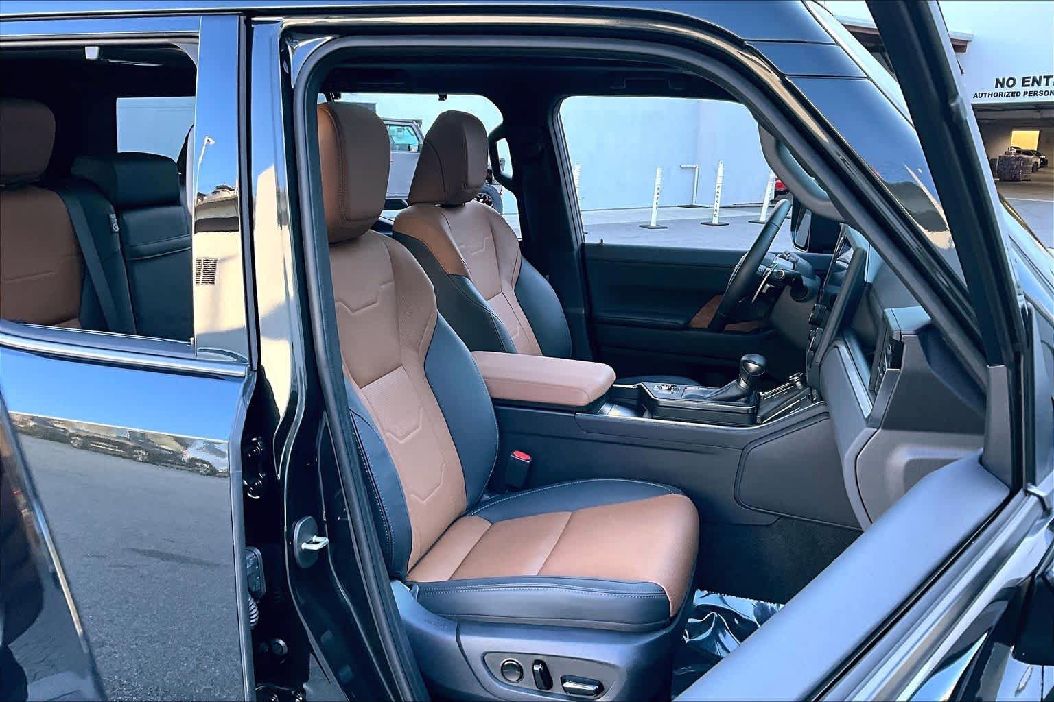 Used 2024 Lexus GX 550 w/ Accessory Package (2T) AWD/4WD image 9