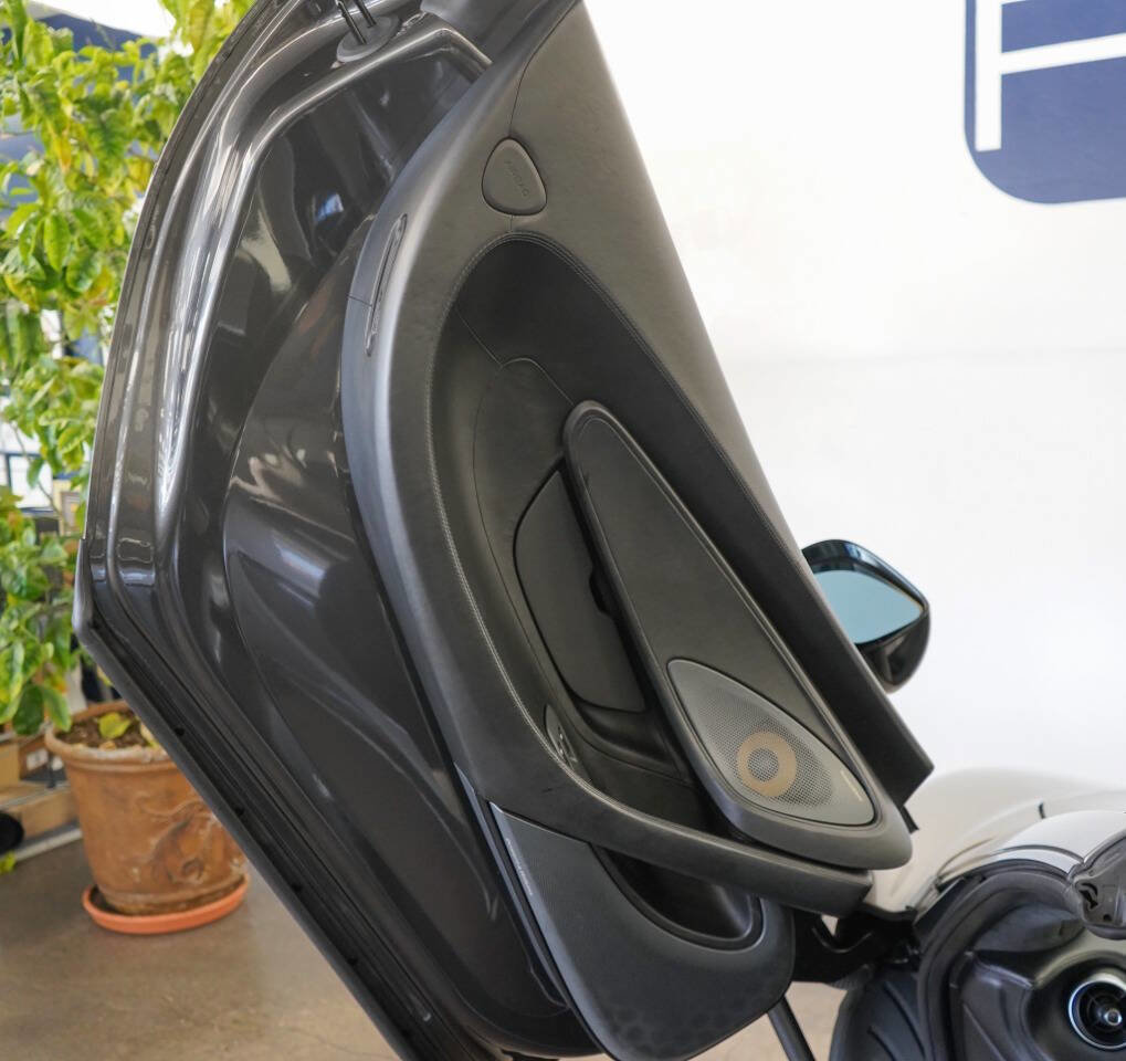 Used 2020 McLaren 570S Spider image 60