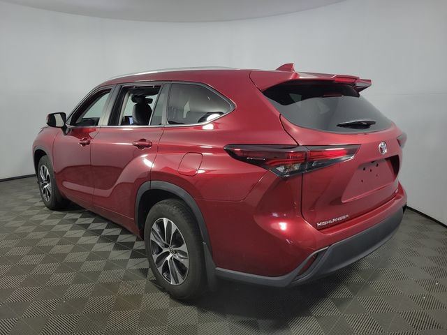 Used 2025 Toyota Highlander XLE FWD image 8