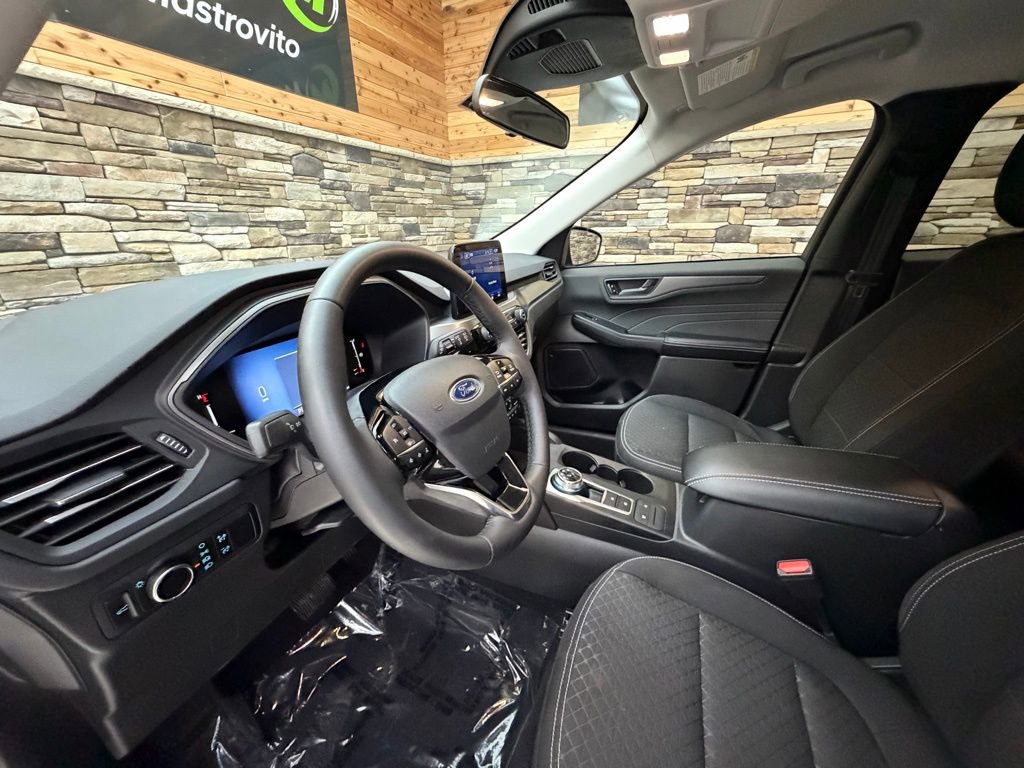 Used 2023 Ford Escape Active image 10