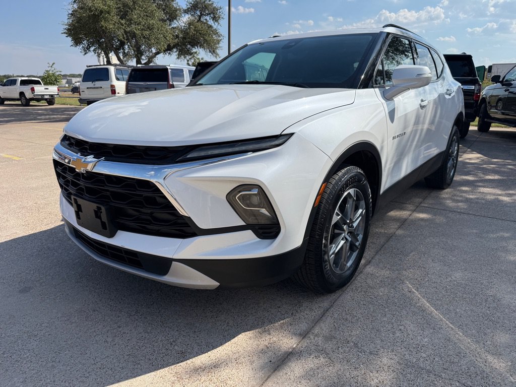 Used 2024 Chevrolet Blazer LT w/ Sound & Technology Package FWD image 3