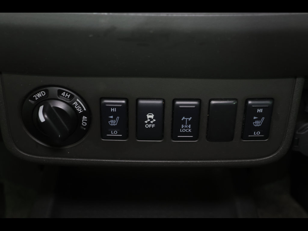 Used 2015 Nissan Xterra PRO-4X AWD/4WD image 21