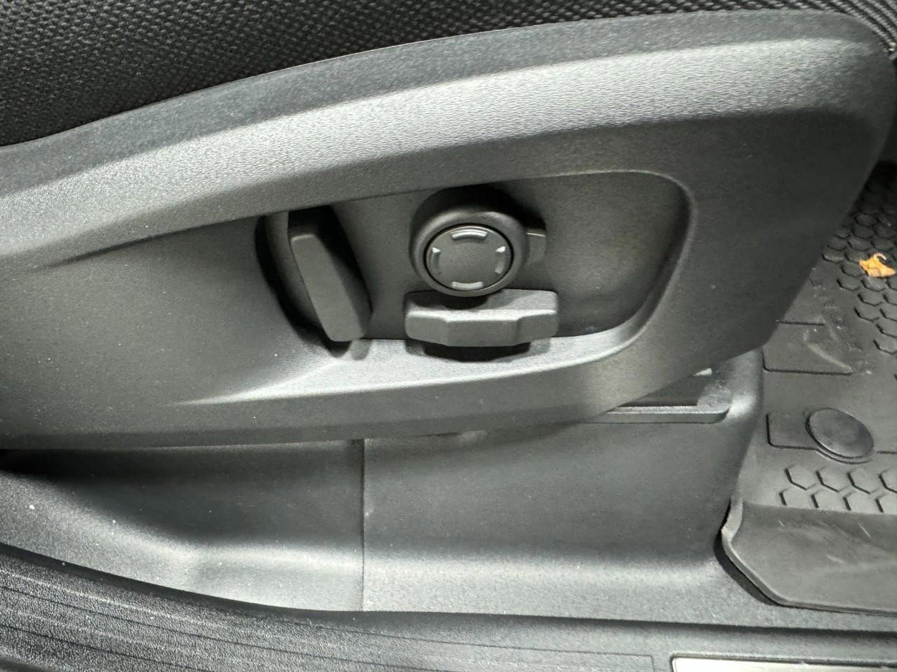 New 2026 Land Rover Defender 110 V8 image 21