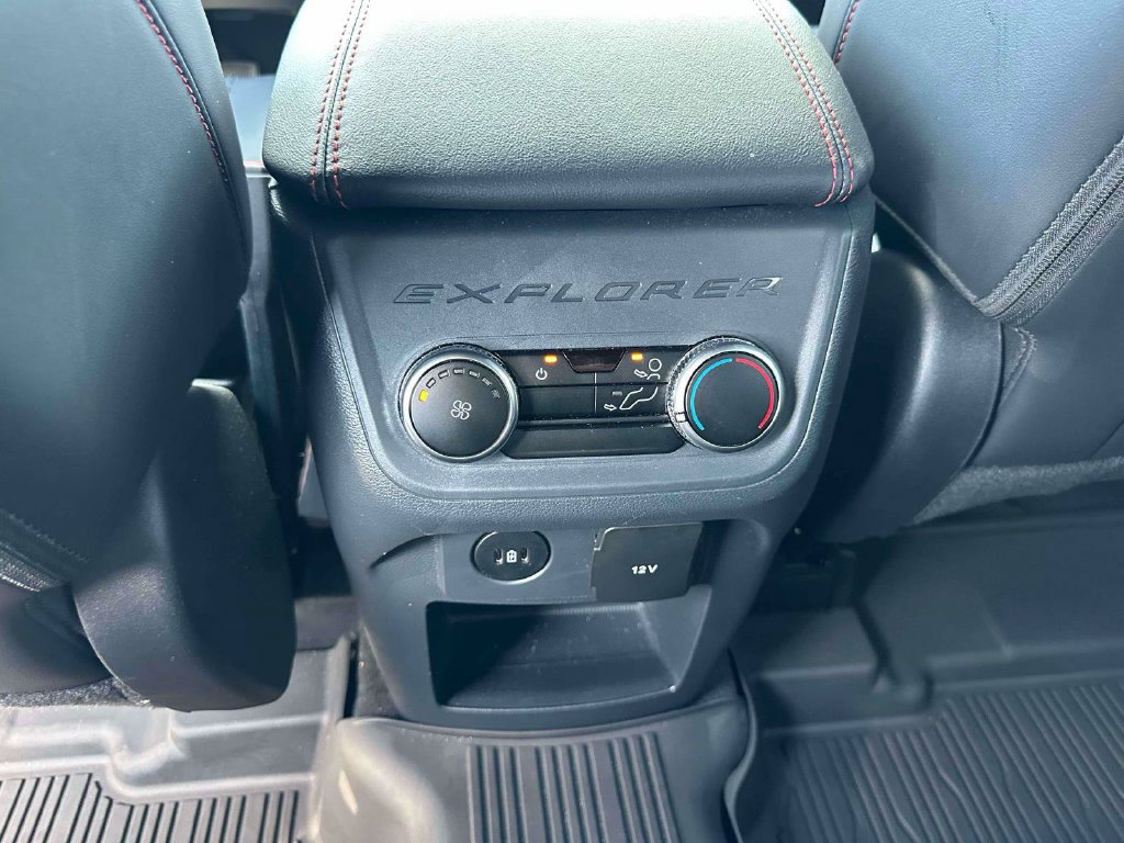 Used 2026 Ford Explorer ST-Line w/ ST-Line Street Pack AWD/4WD image 13