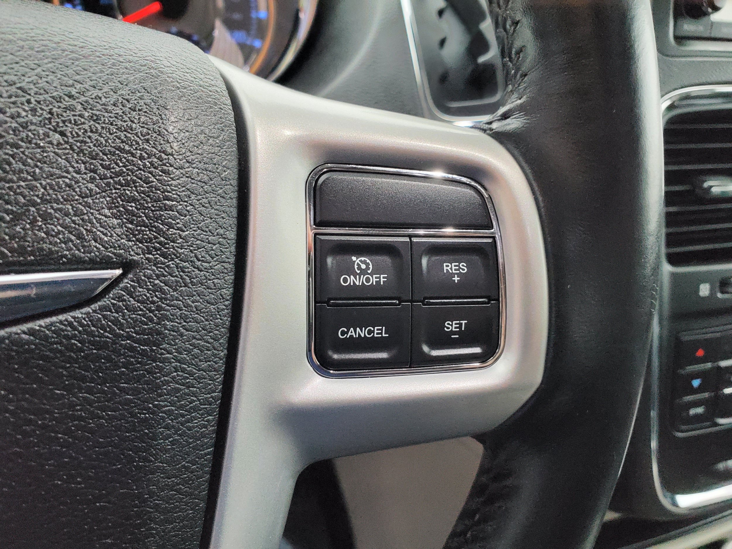 Used 2016 Chrysler Town & Country Touring FWD image 16
