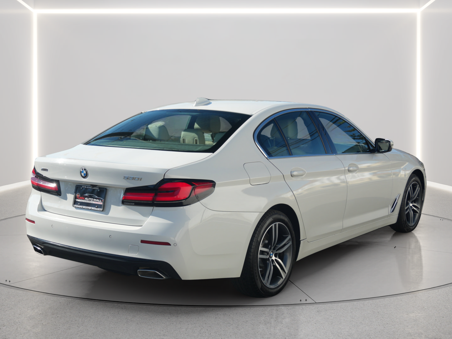 Used 2023 BMW 530i xDrive w/ Premium Package AWD/4WD image 5