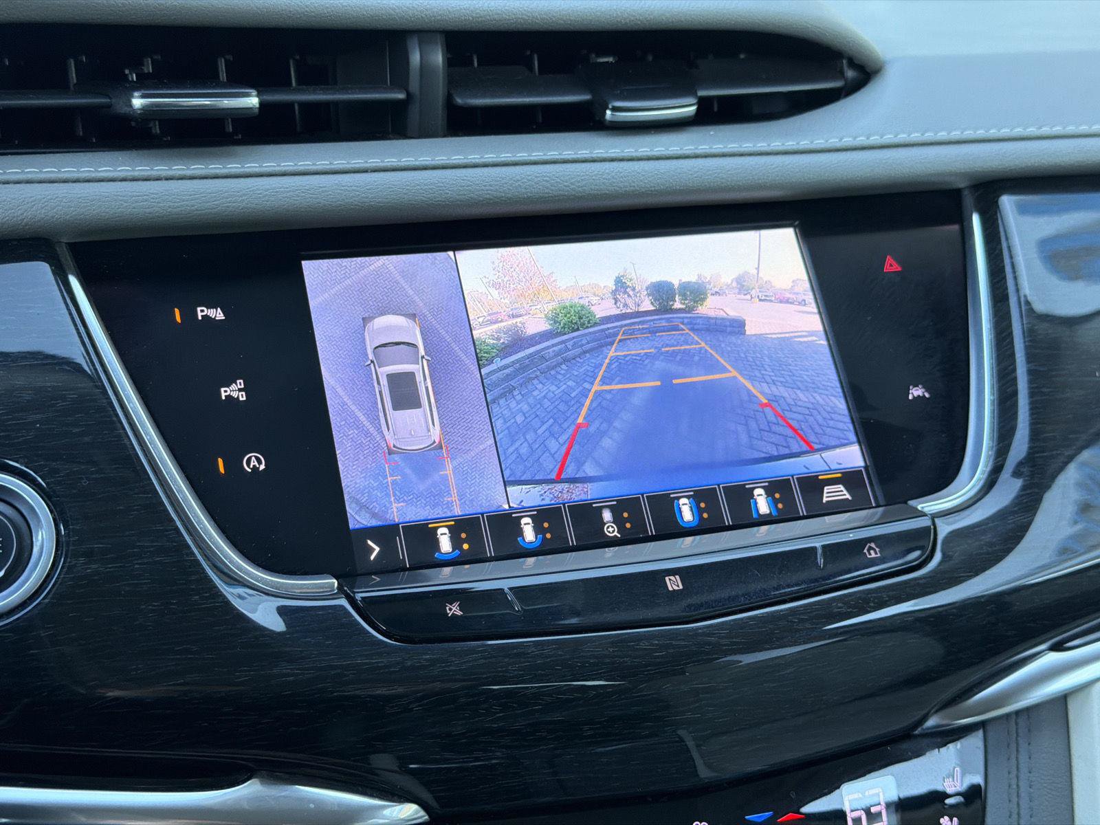 Used 2020 Cadillac XT6 Premium Luxury FWD image 30