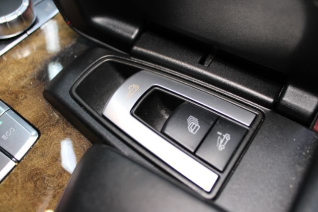 Used 2013 Mercedes-Benz SL 550 image 26