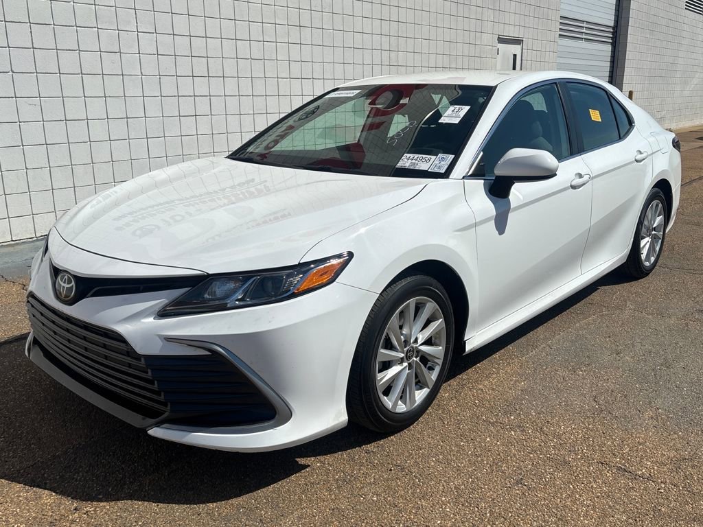 Used 2023 Toyota Camry LE image 1