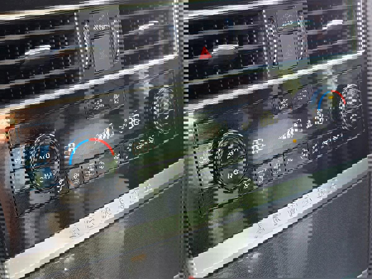 Used 2023 Nissan Armada SV image 32