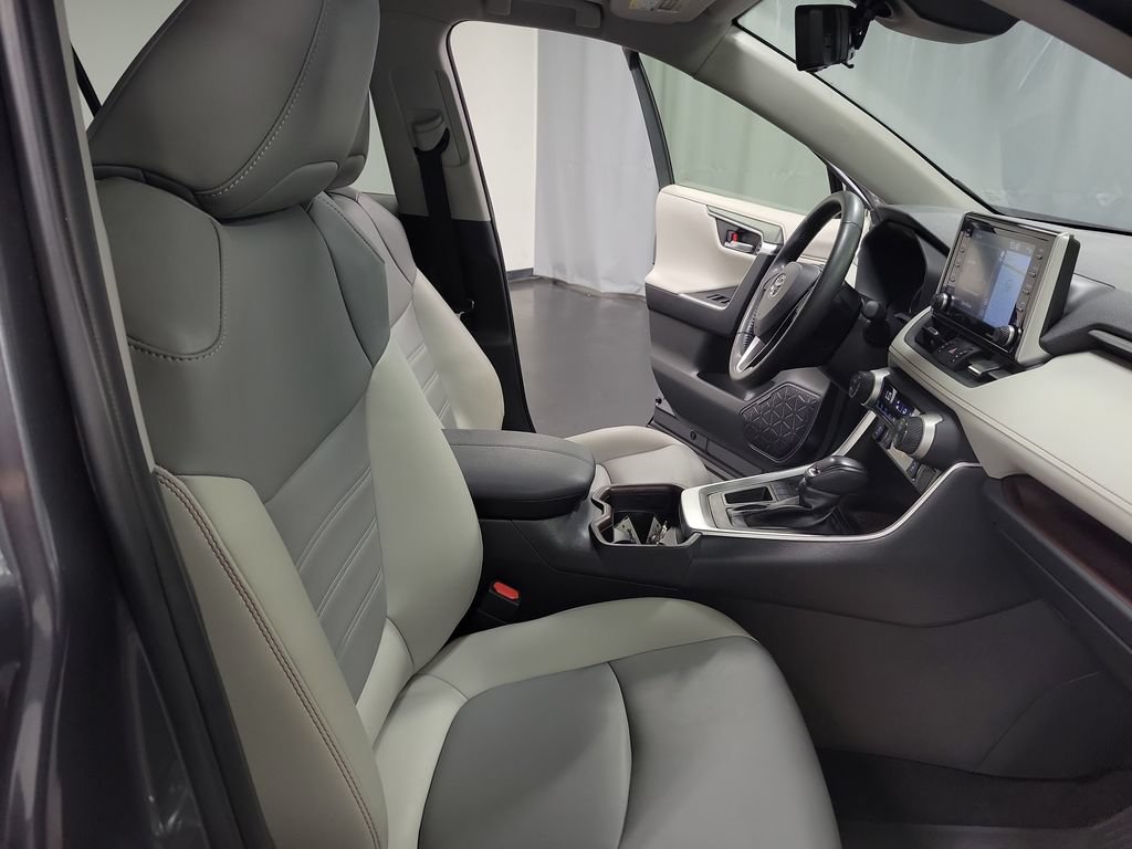 Used 2019 Toyota RAV4 Limited FWD image 33