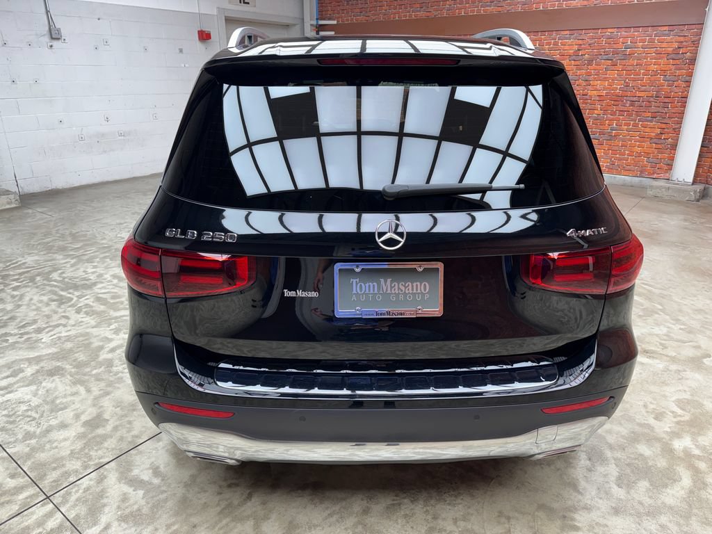 Certified 2024 Mercedes-Benz GLB 250 4MATIC image 4