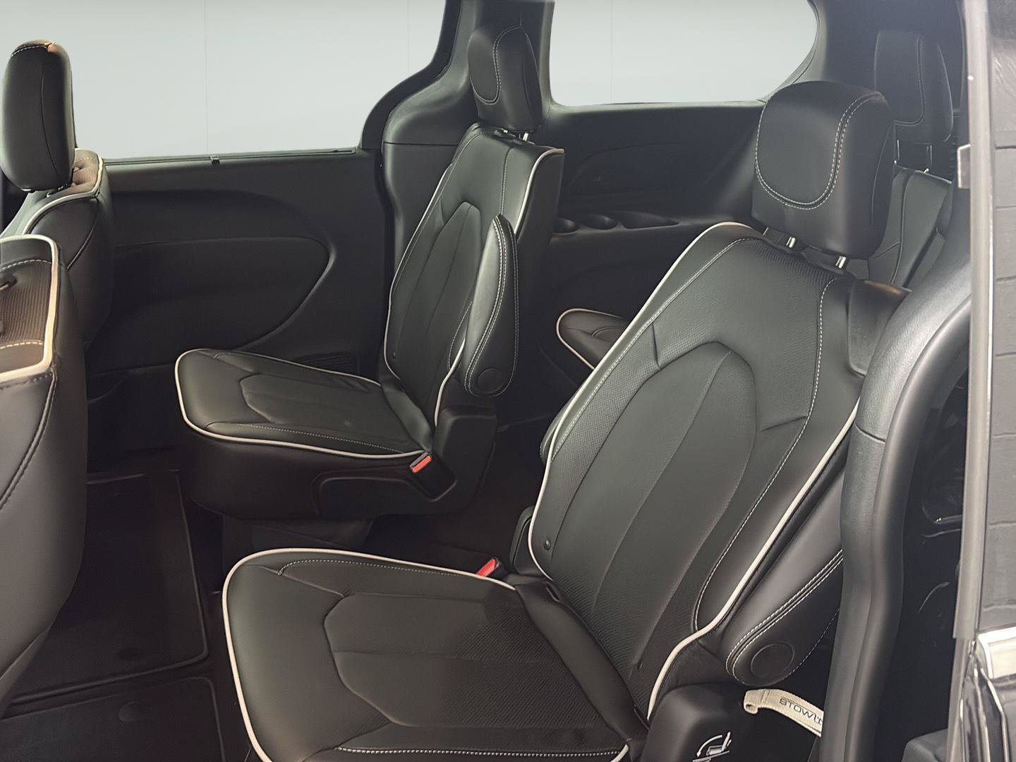 New 2027 Chrysler Pacifica Limited FWD image 30
