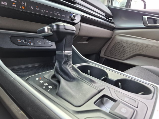 Used 2025 Kia Carnival FWD image 11