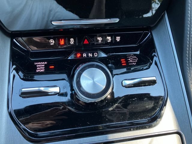 Used 2026 Jeep Grand Wagoneer Limited AWD/4WD image 17