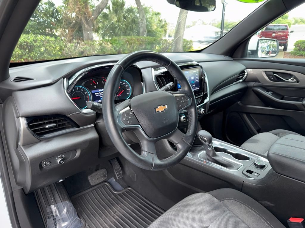 Used 2023 Chevrolet Traverse LT FWD image 18
