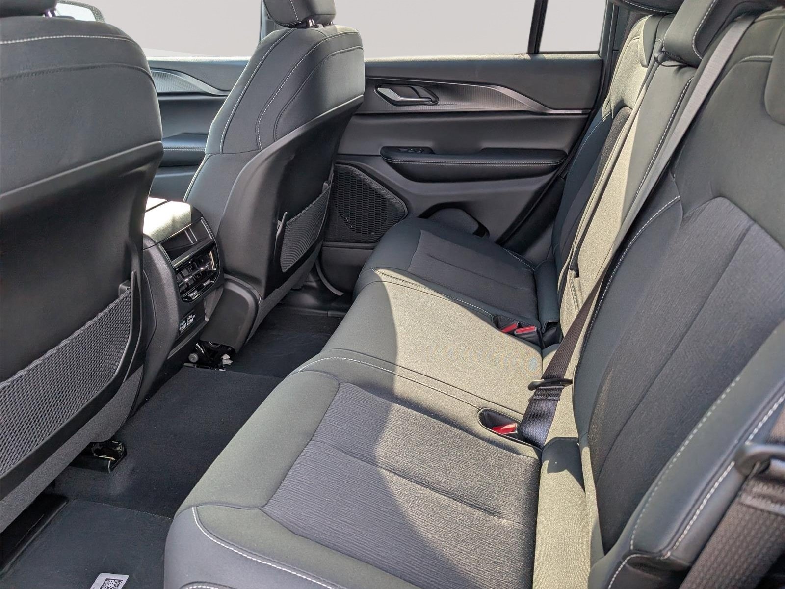 New 2026 Jeep Grand Cherokee Laredo AWD/4WD image 9