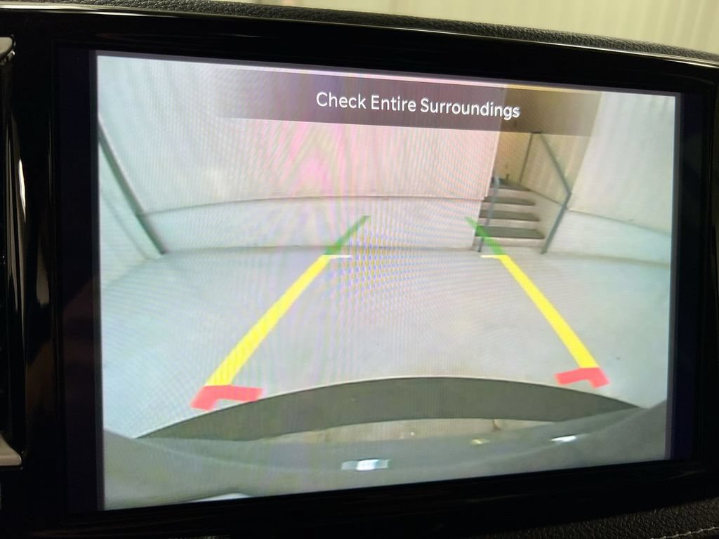 Used 2023 Chrysler Pacifica Touring-L w/ Uconnect Theater Family Group AWD/4WD image 15