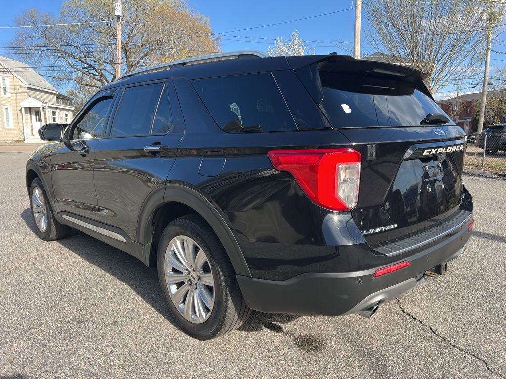 Used 2022 Ford Explorer Limited w/ Equipment Group 301A AWD/4WD image 3