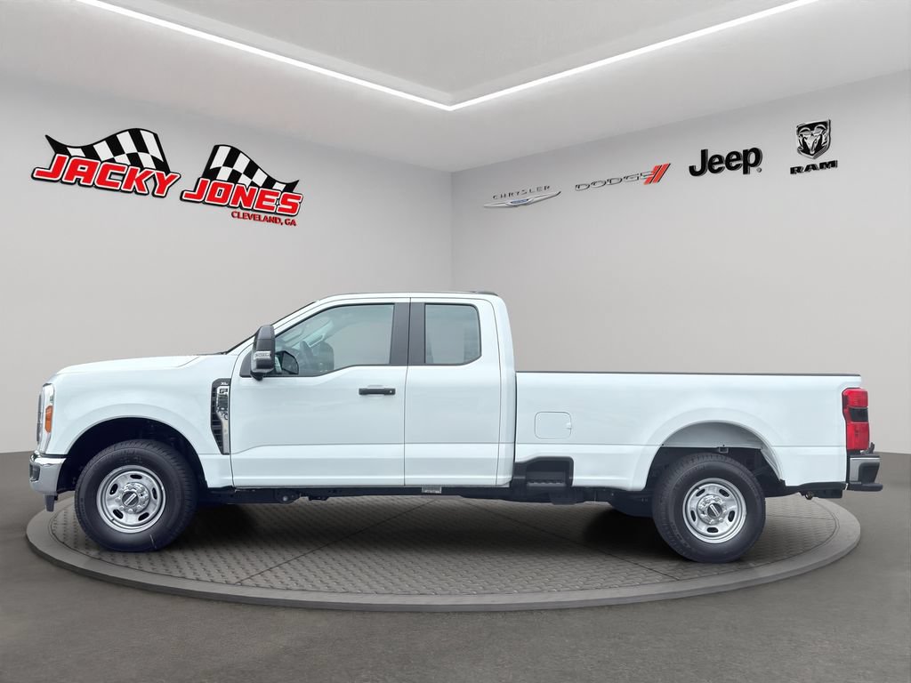 Used 2025 Ford F250 XL w/ 360-Degree Camera Package RWD image 3
