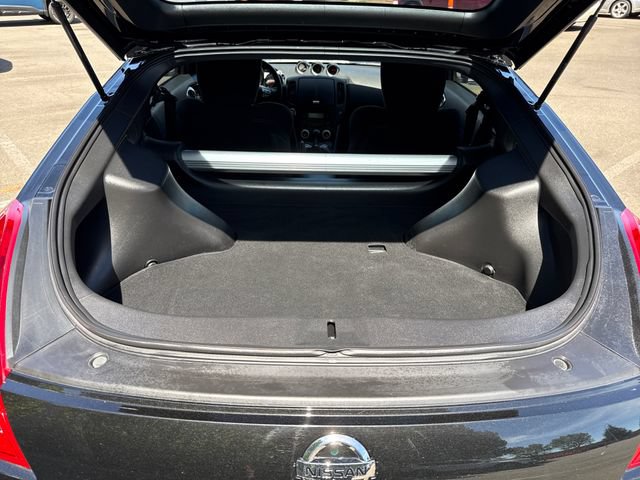 Used 2017 Nissan 370Z Coupe RWD image 12