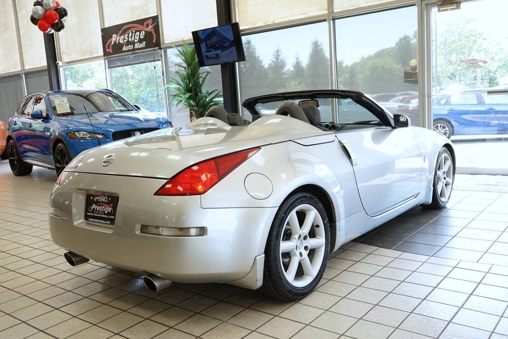 Used 2004 Nissan 350Z Touring RWD image 16