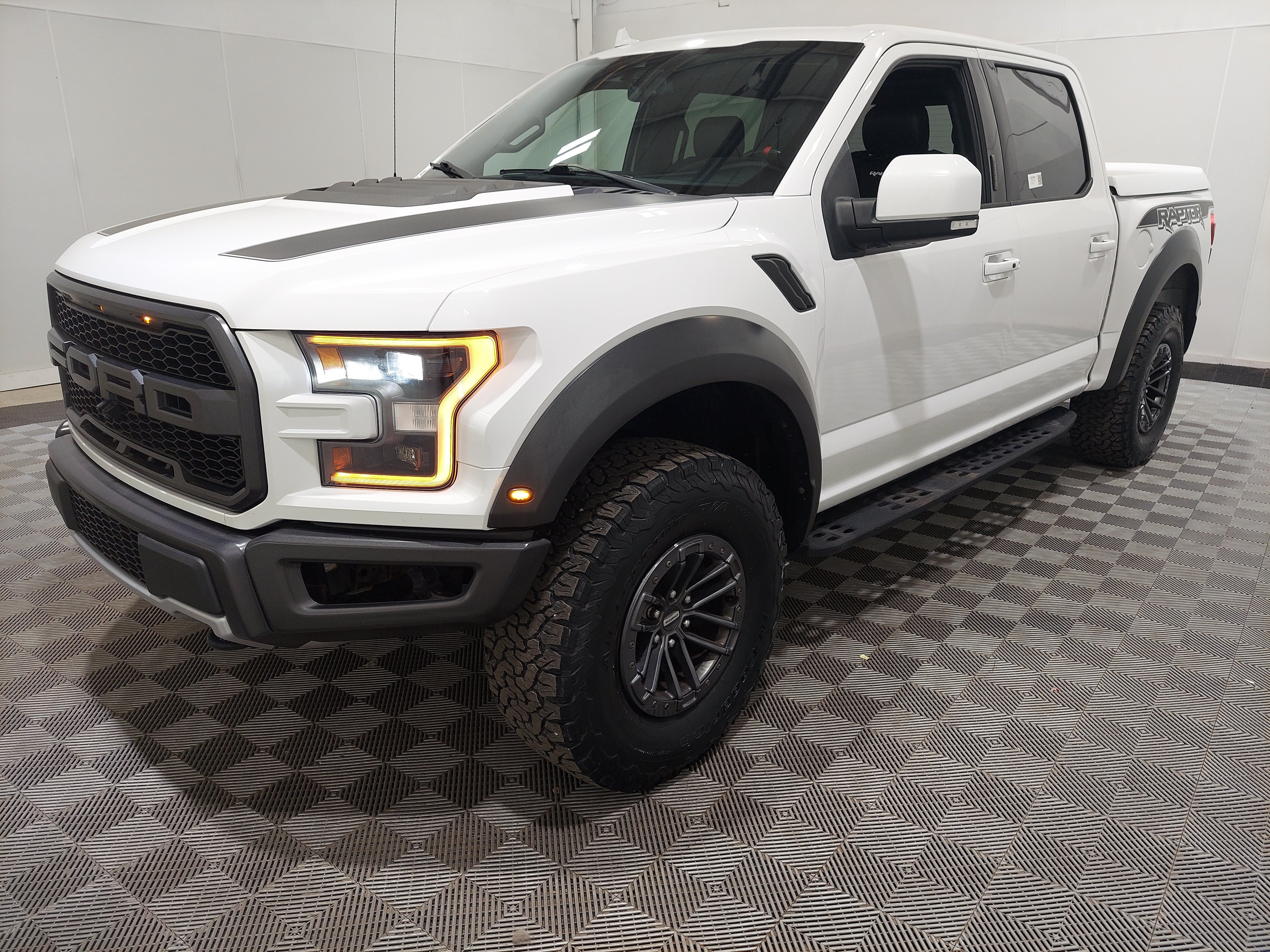 Used 2020 Ford F150 Raptor w/ Equipment Group 802A Luxury AWD/4WD image 1