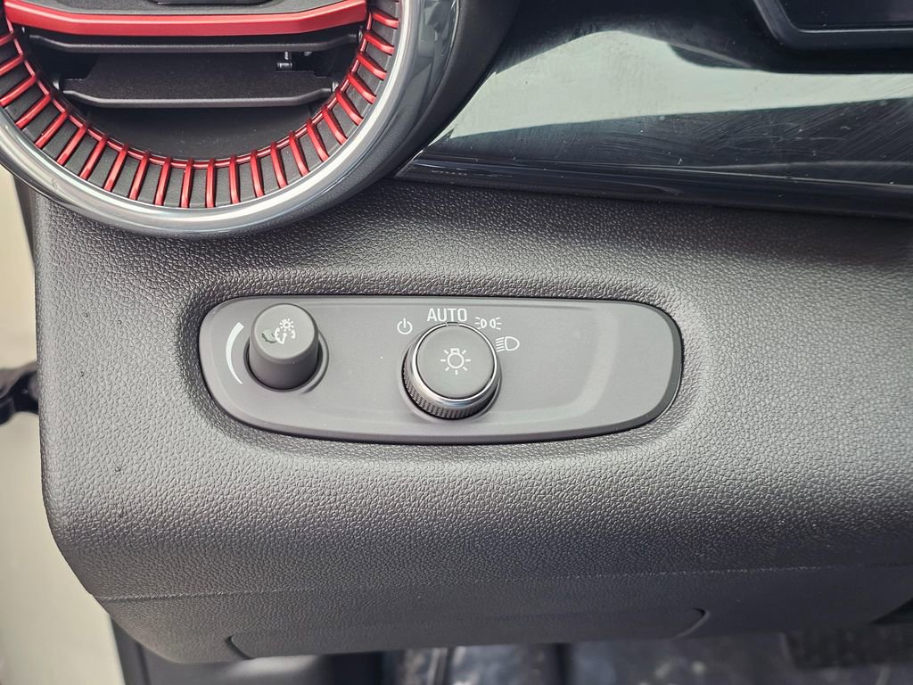 Used 2026 Chevrolet Trax RS w/ Sunroof Package image 24