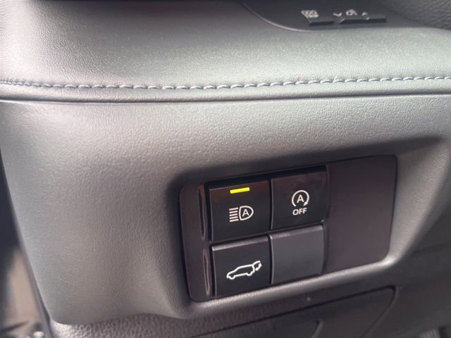 Used 2024 Toyota Highlander LE AWD/4WD image 23