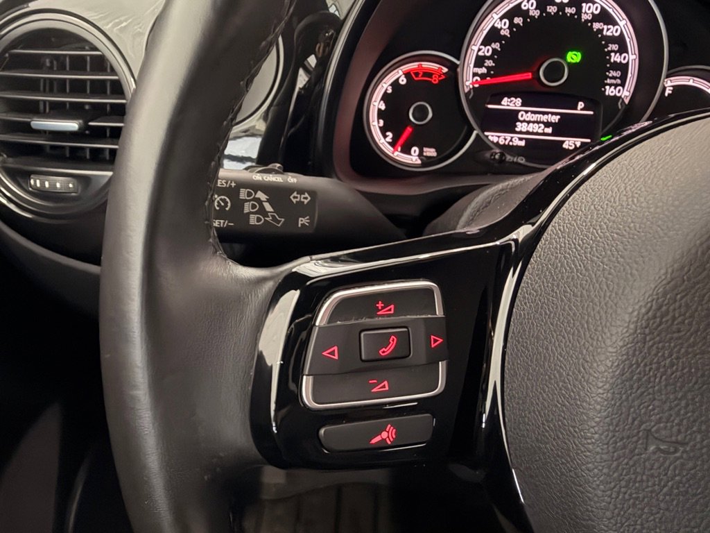 Used 2018 Volkswagen Beetle S image 18