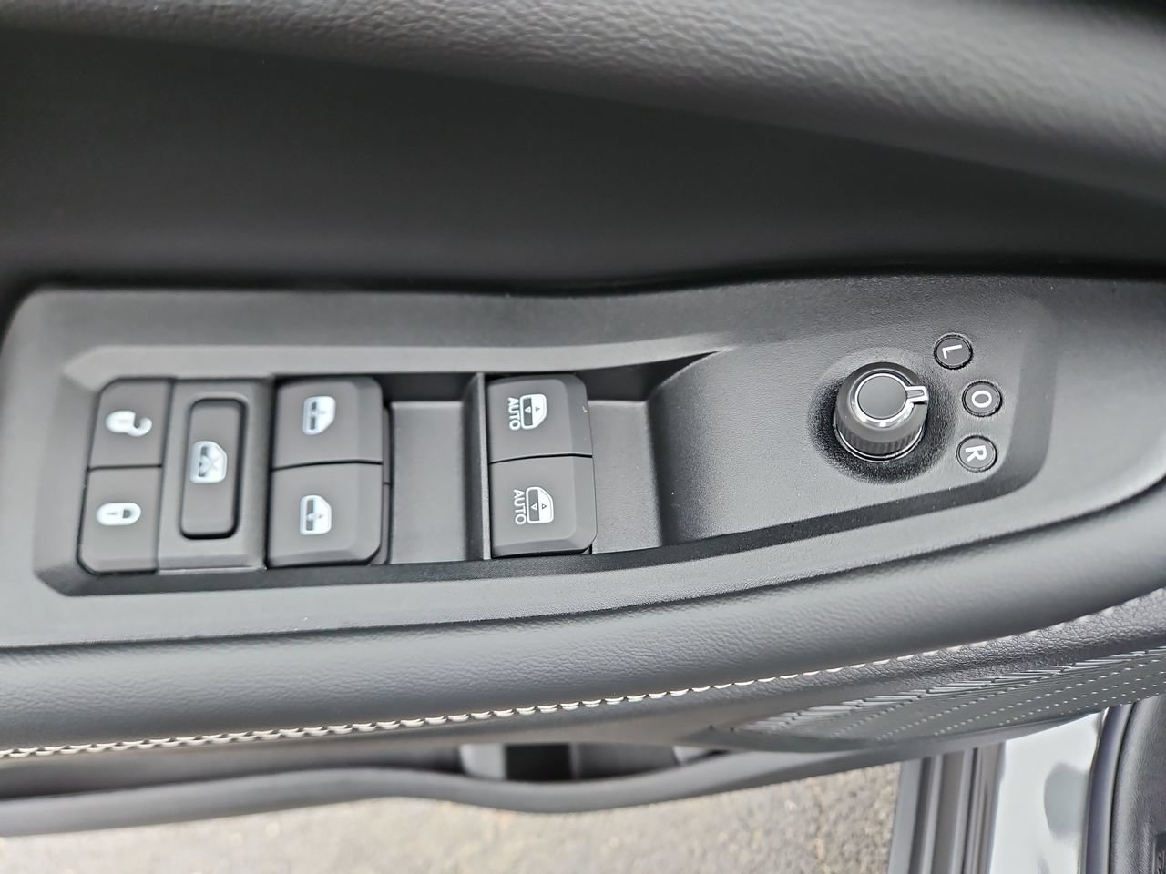 New 2026 Jeep Grand Cherokee Altitude AWD/4WD image 19