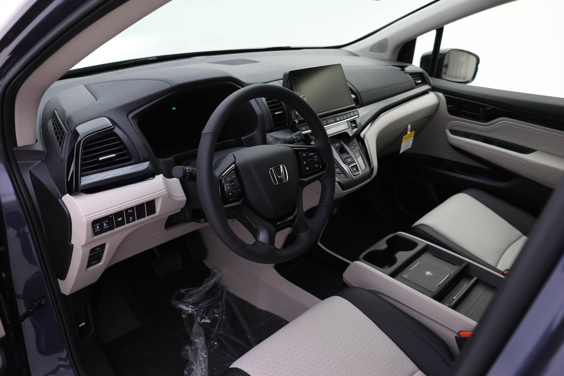 New 2026 Honda Odyssey Elite image 3
