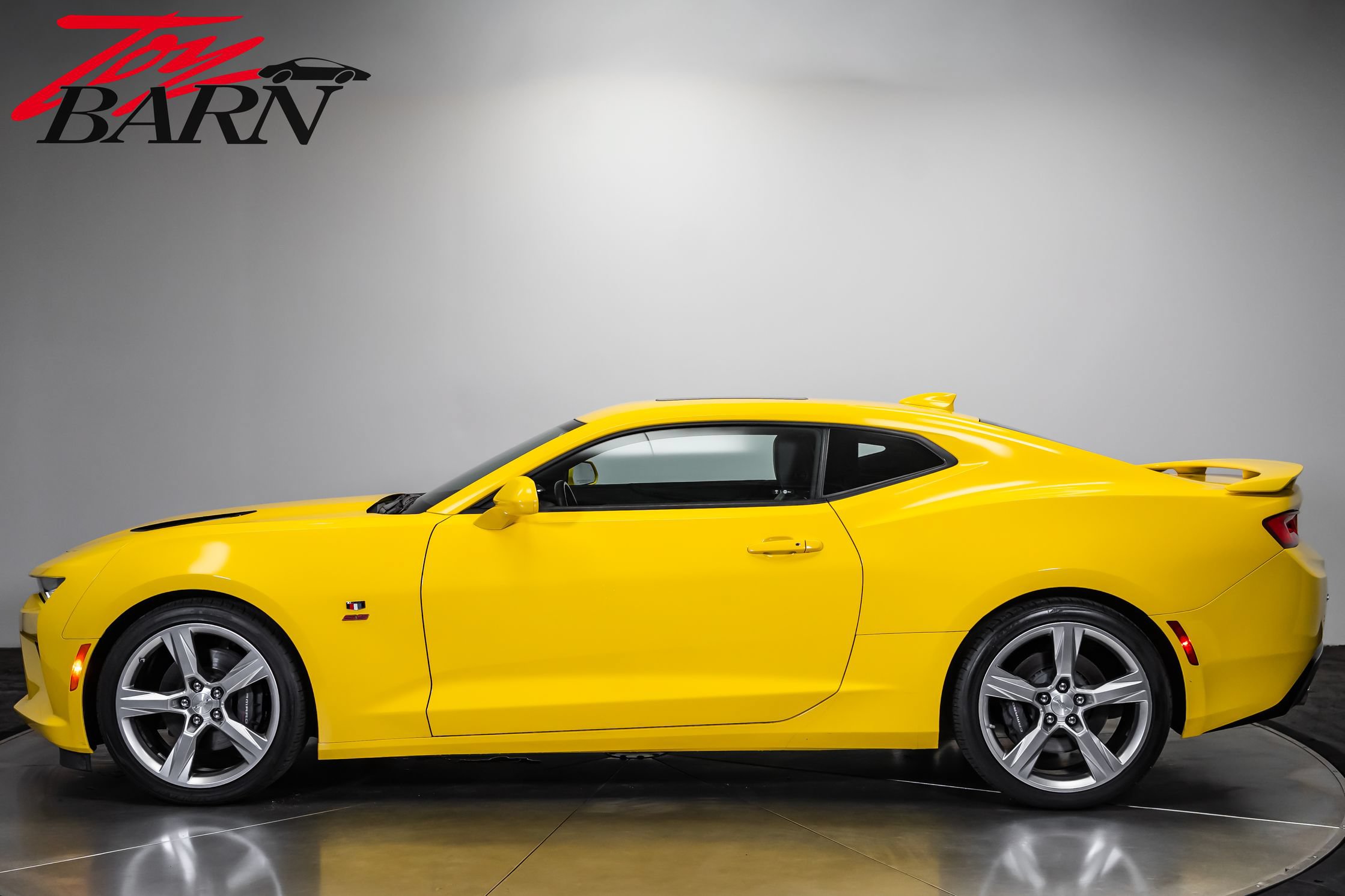 Used 2016 Chevrolet Camaro SS RWD image 2