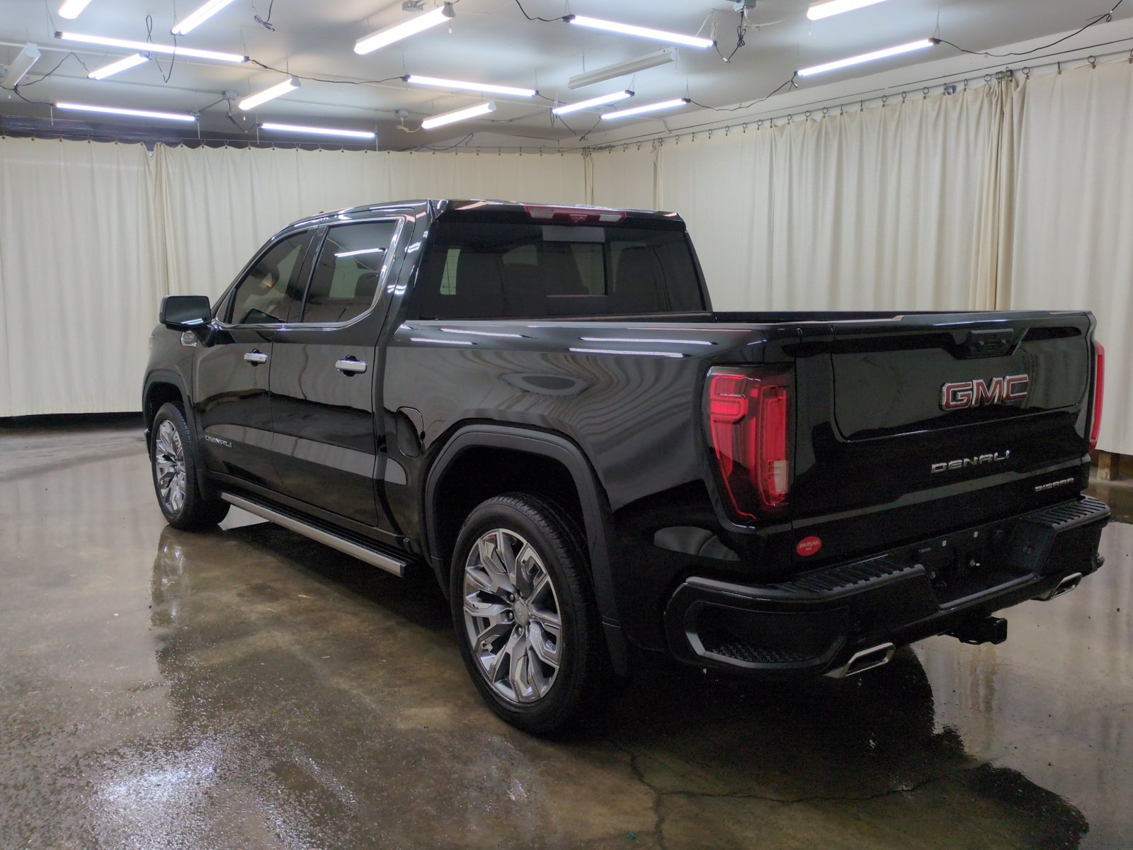 Used 2025 GMC Sierra 1500 Denali w/ Denali Reserve Package AWD/4WD image 9