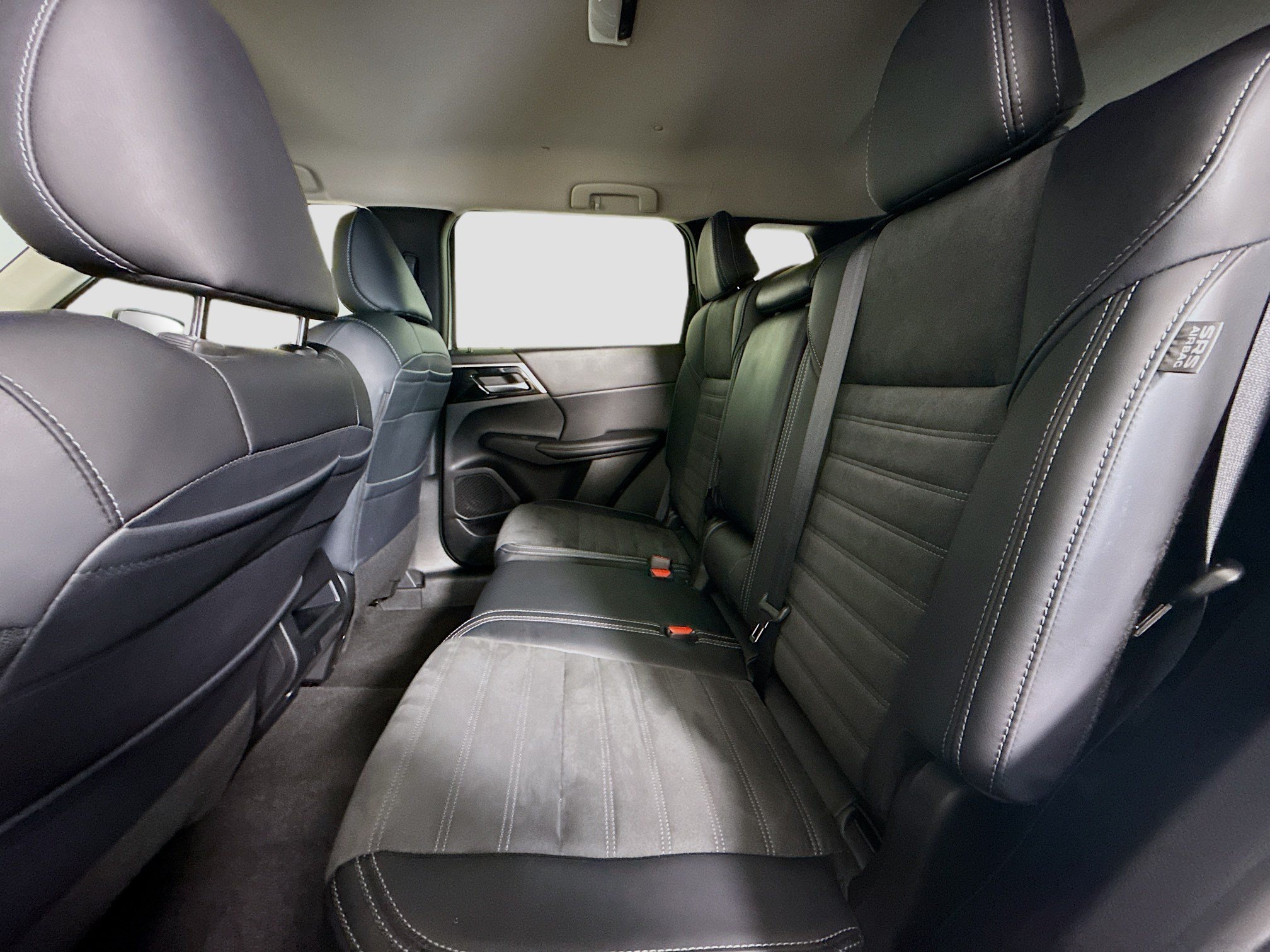 Used 2024 Mitsubishi Outlander SE FWD image 25