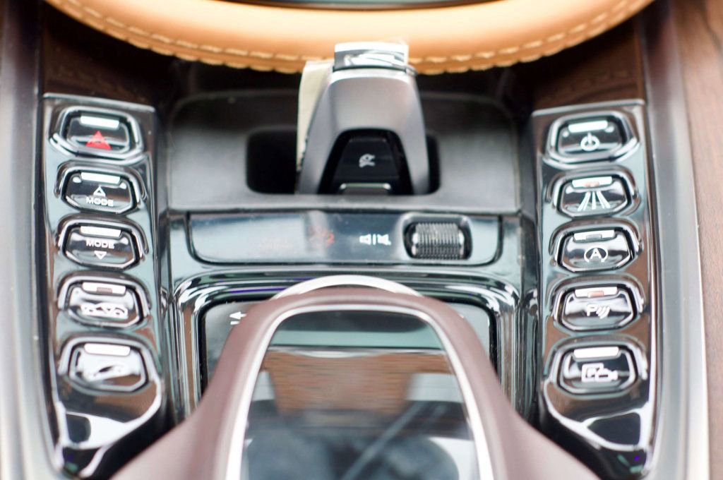 Used 2022 Aston Martin DBX image 29