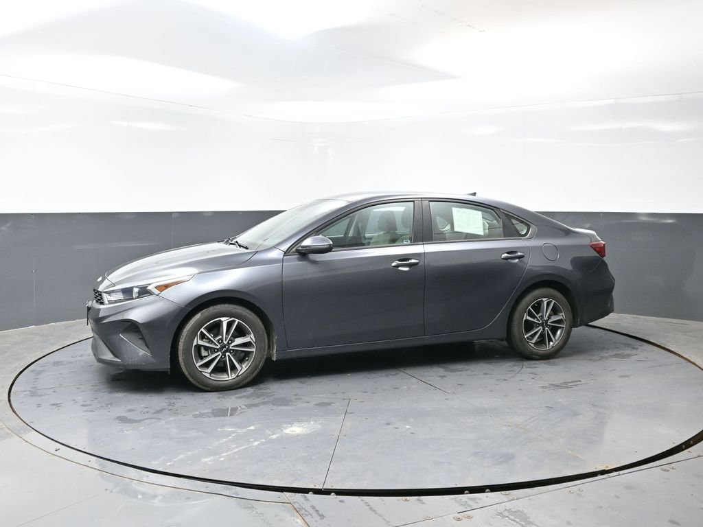 Used 2022 Kia Forte LXS w/ LXS Technology Package FWD image 9