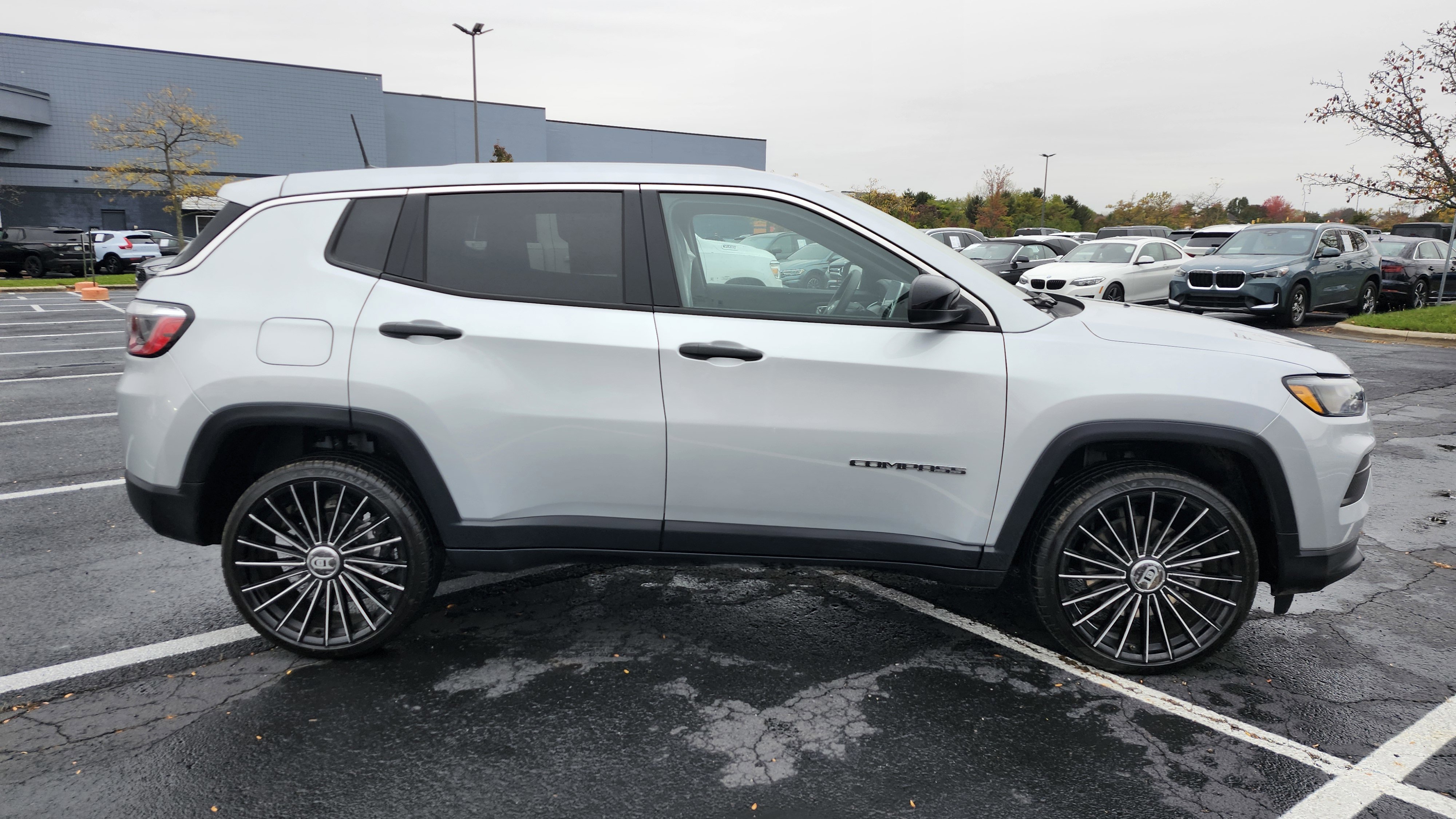 Used 2025 Jeep Compass Sport image 11