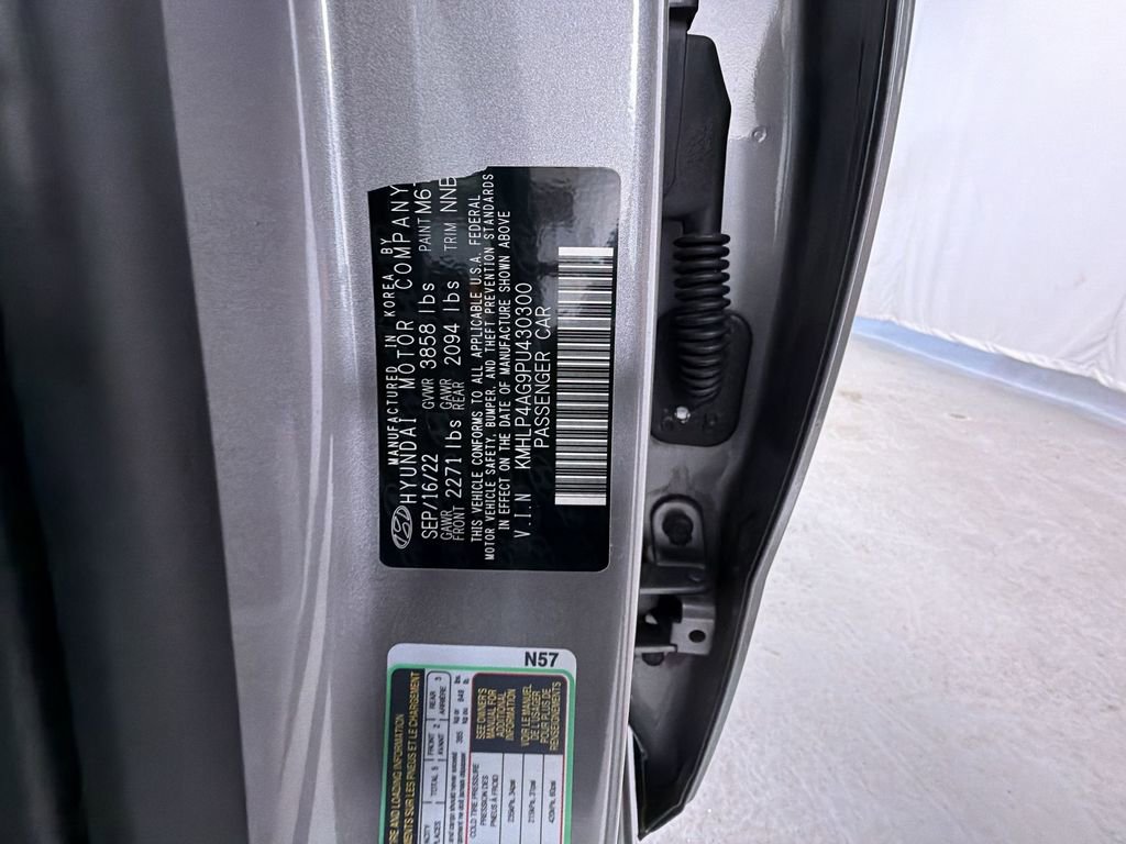 Used 2023 Hyundai Elantra Limited image 25