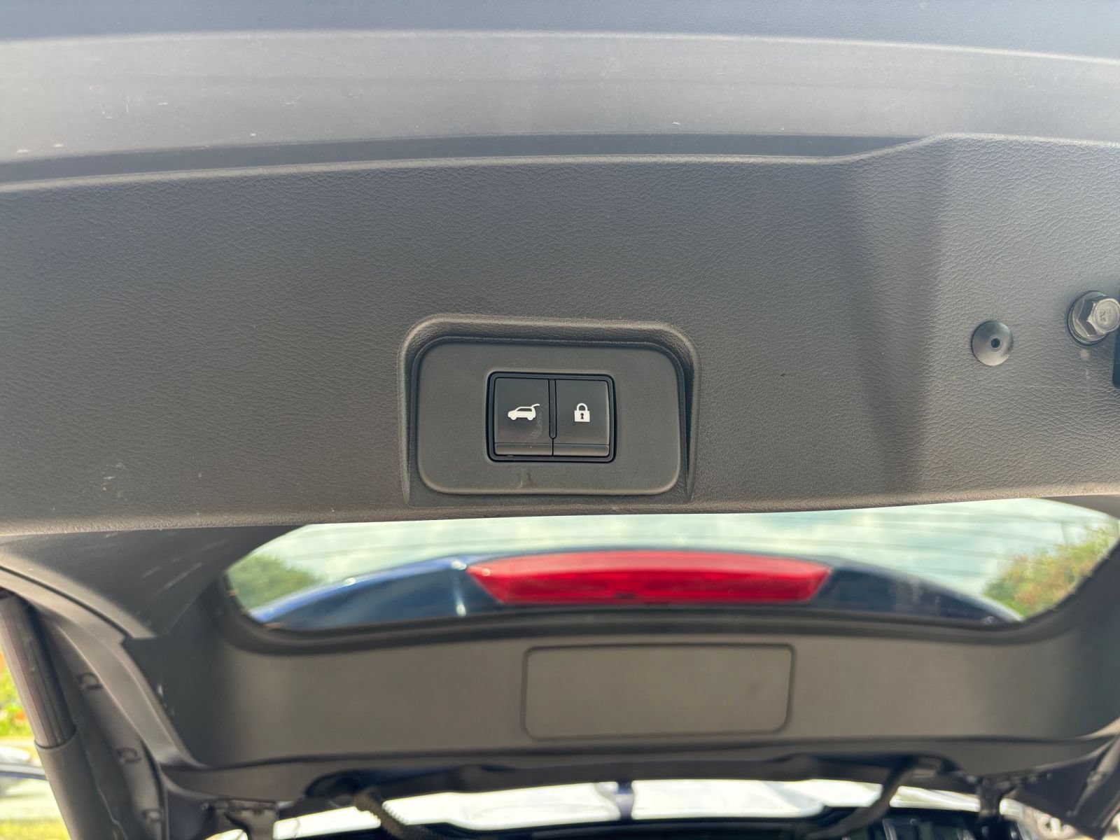 Used 2025 Nissan Rogue SV FWD image 21