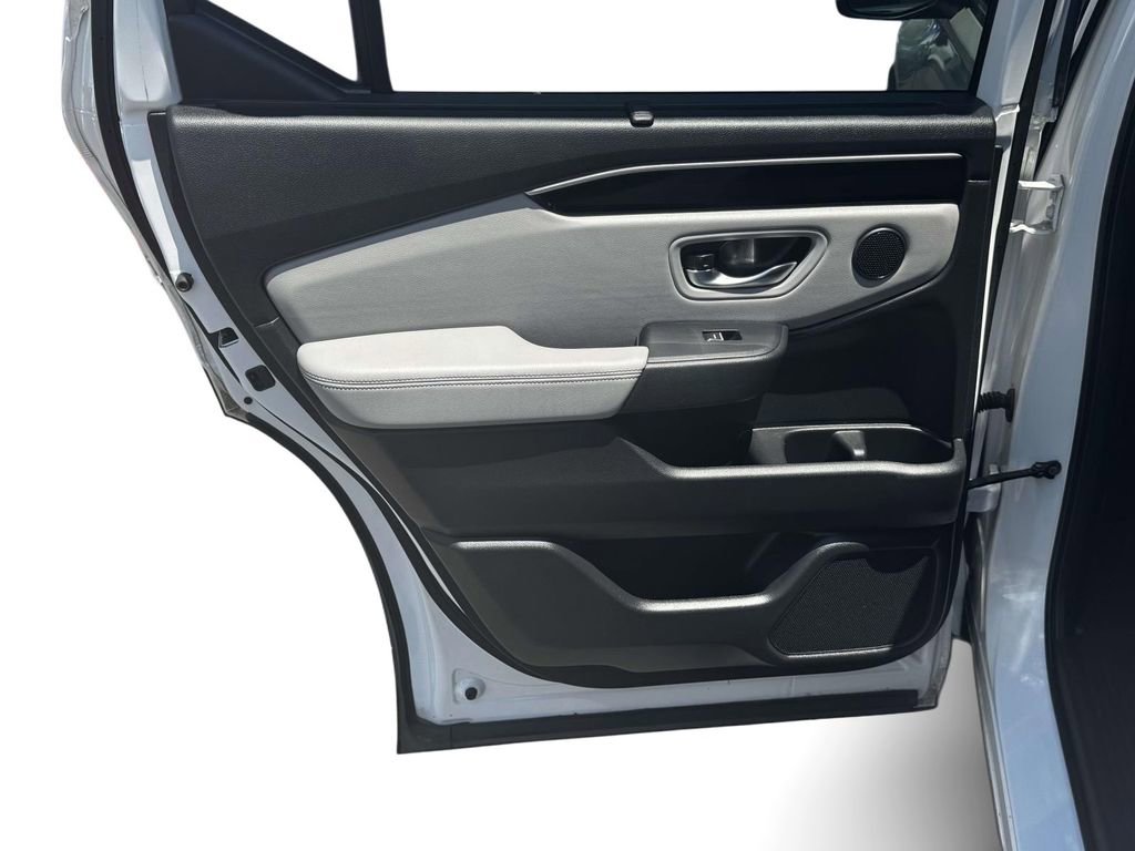 Used 2023 Honda Pilot Touring image 11