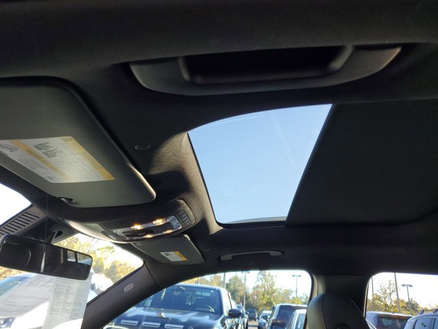 Used 2021 Mercedes-Benz GLB 250 4MATIC image 30