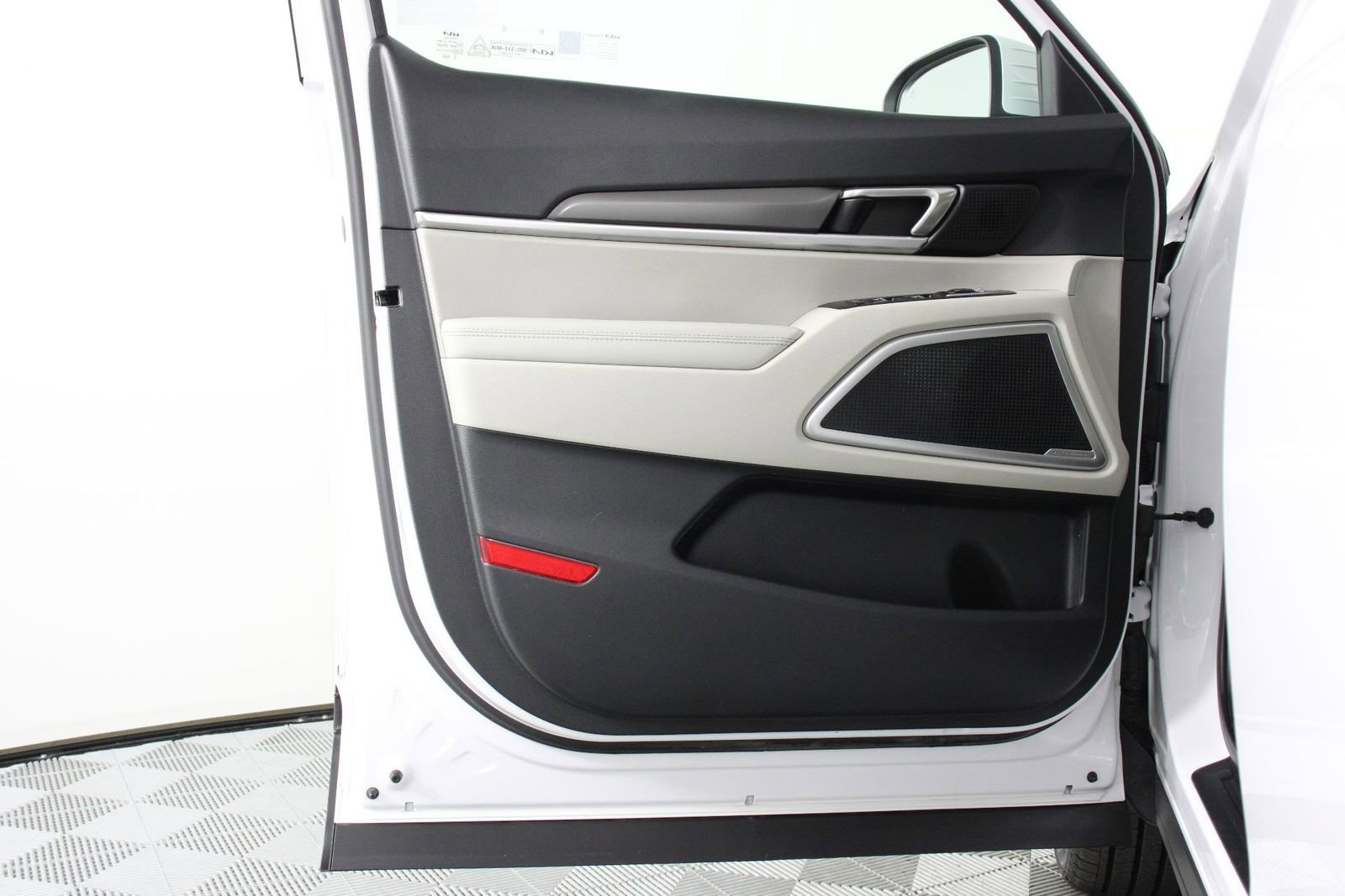 Used 2023 Kia Telluride S image 17