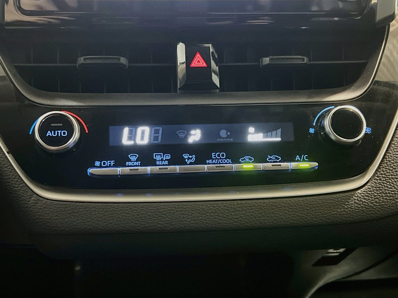 Used 2020 Toyota Corolla LE w/ Carpet Mat Package (TMS) FWD image 11