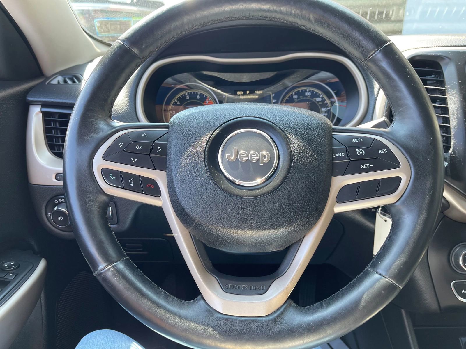 Used 2017 Jeep Cherokee Latitude w/ True North Edition image 13