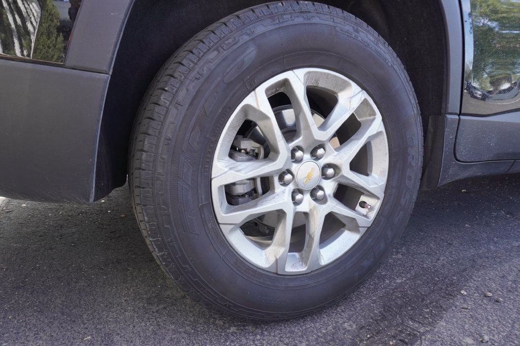 Used 2023 Chevrolet Traverse LS w/ Safety Package FWD image 7