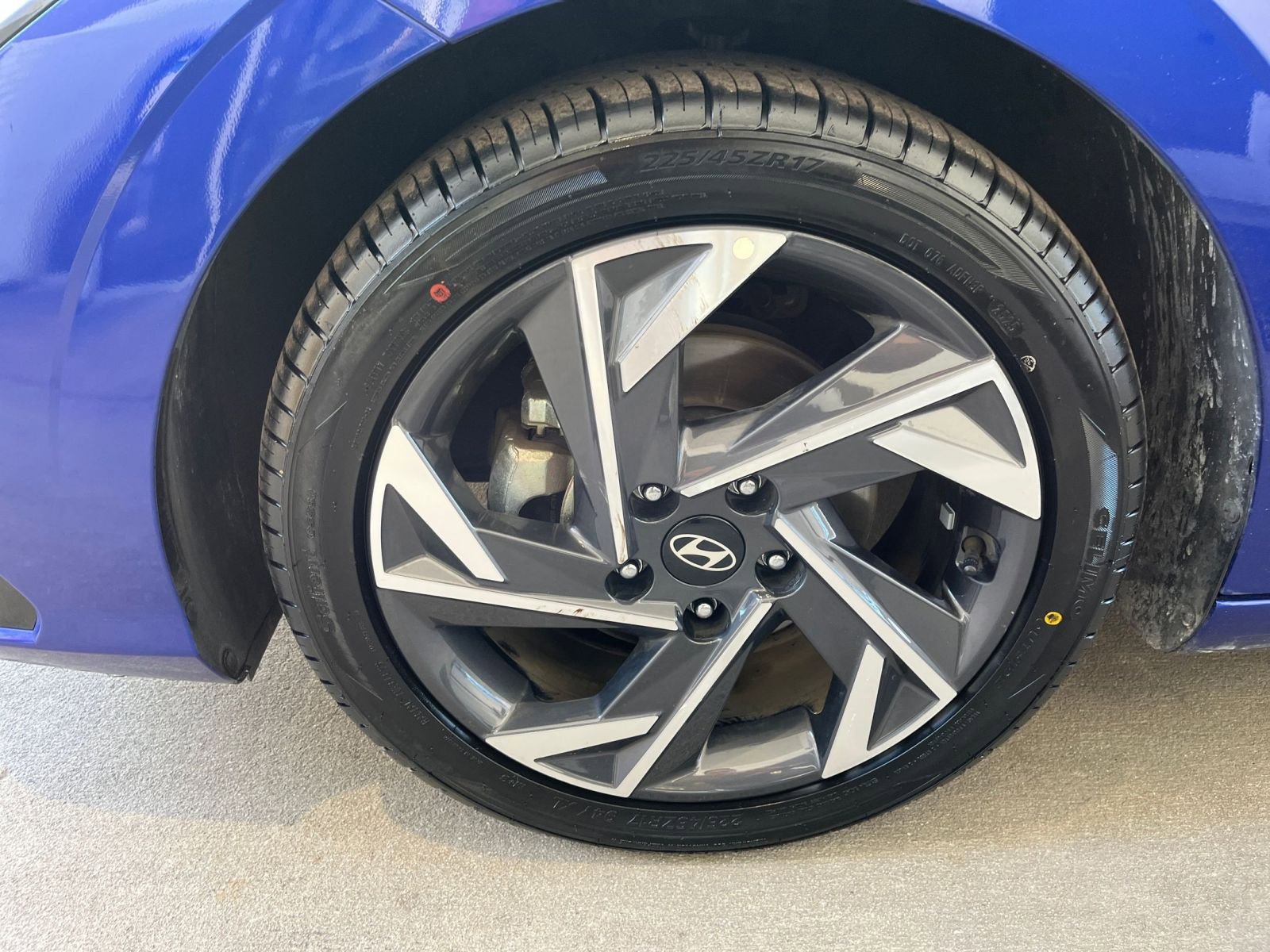 Used 2025 Hyundai Elantra Limited image 30